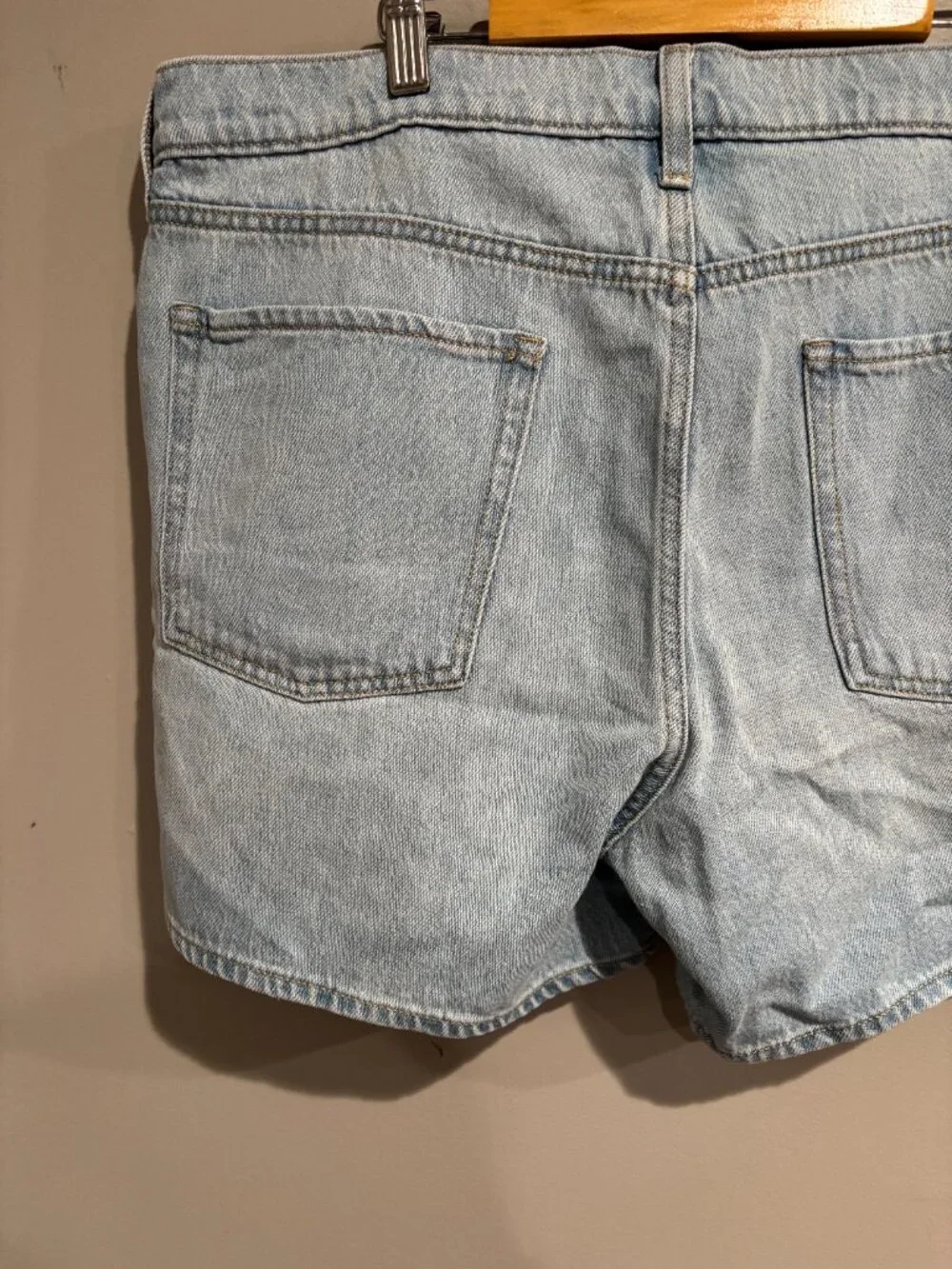 Old Navy women's Baggy Lt Blue denim mid Rise shorts SZ: 14